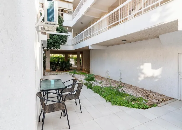Apartment For 3 Ppl In Varkiza