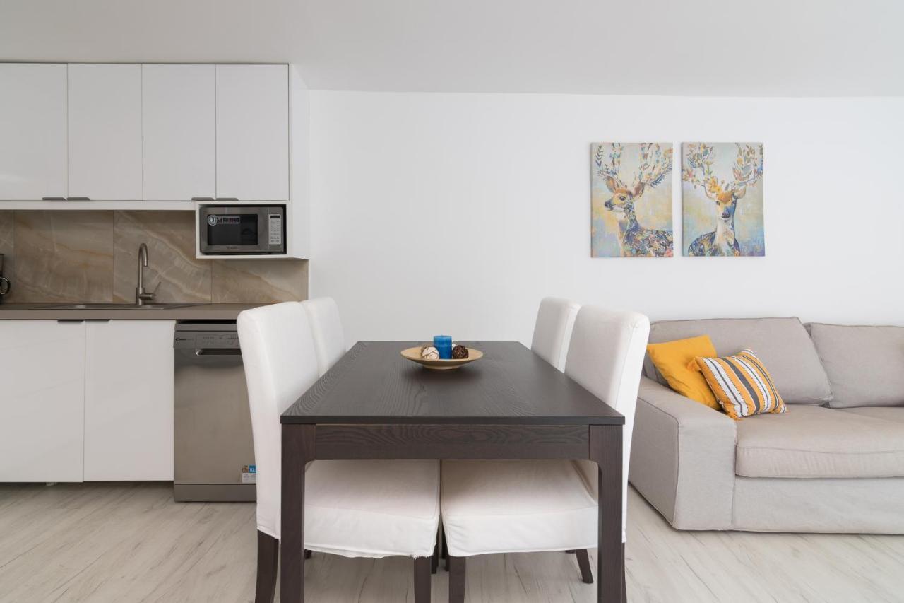 For 3 Ppl In Apartment Varkiza